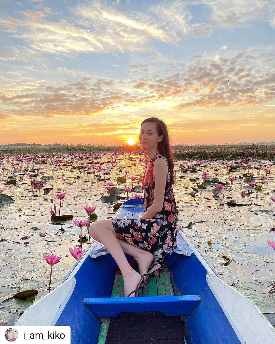 タイ国政府観光庁さんのインスタグラム写真 - (タイ国政府観光庁Instagram)「⠀ モデルで女優の #水原希子 さんが、タイの北東部にあるウドーンターニーにある「タレーブアデーン（Red Lotus Lake）」を訪れてくれたそうです😳💕⠀ ⠀ 湖に咲くピンクの花の正体は、睡蓮の花🌷⠀ ⠀ なお睡蓮の花が咲くのは12月〜2月の6時〜11時頃と言われています！⠀ 絶景を見るなら、朝一番の日の出タイミングがオススメ🌅⠀ ⠀ #タイ #ウドーンターニー #タレーブアデーン #睡蓮 #絶景 #女子旅 #redlotuslake #はじめてのタイ #こんなタイ知らなかった⠀ ⠀ #Repost @i_am_kiko⠀ • • • • •⠀ 明けましておめでとうございます❤️⠀ 🌅🌷Wishing you all a happy new year 🌞💞」1月15日 17時28分 - amazingthailandjp