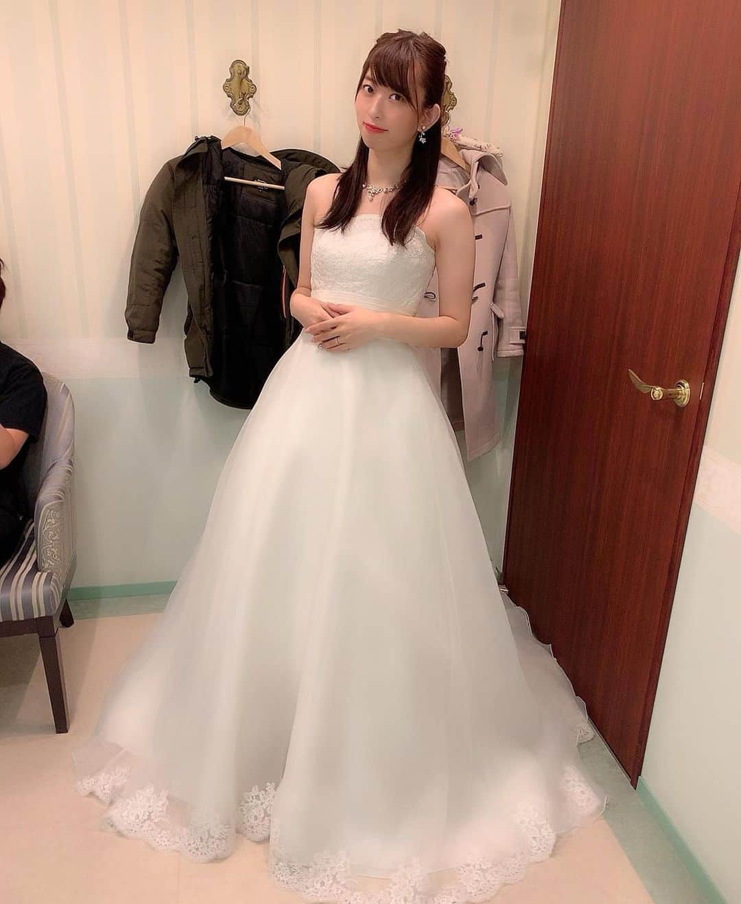 倉持由香のインスタグラム：「#tigdress どれもレースが繊細で可愛い〜迷う〜〜！ #ウエディングドレス #プレ花嫁」