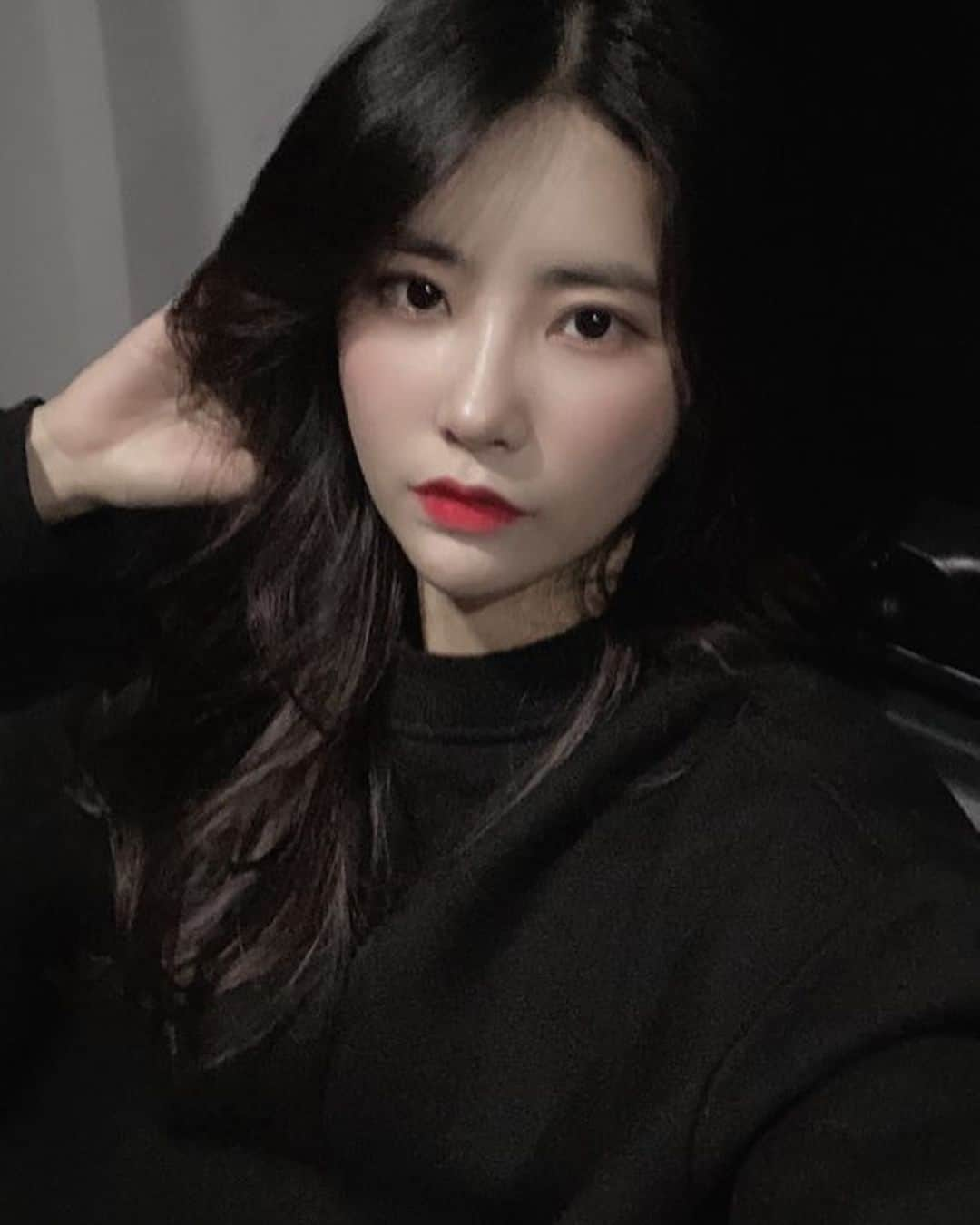 DIAさんのインスタグラム写真 - (DIAInstagram)「⠀ [#희현] ⠀ 에이드 내 손이 문제에요😠ㄷㄷ ⠀ #다이아 #DIA #HUIHYEON」1月15日 17時41分 - mbk.dia