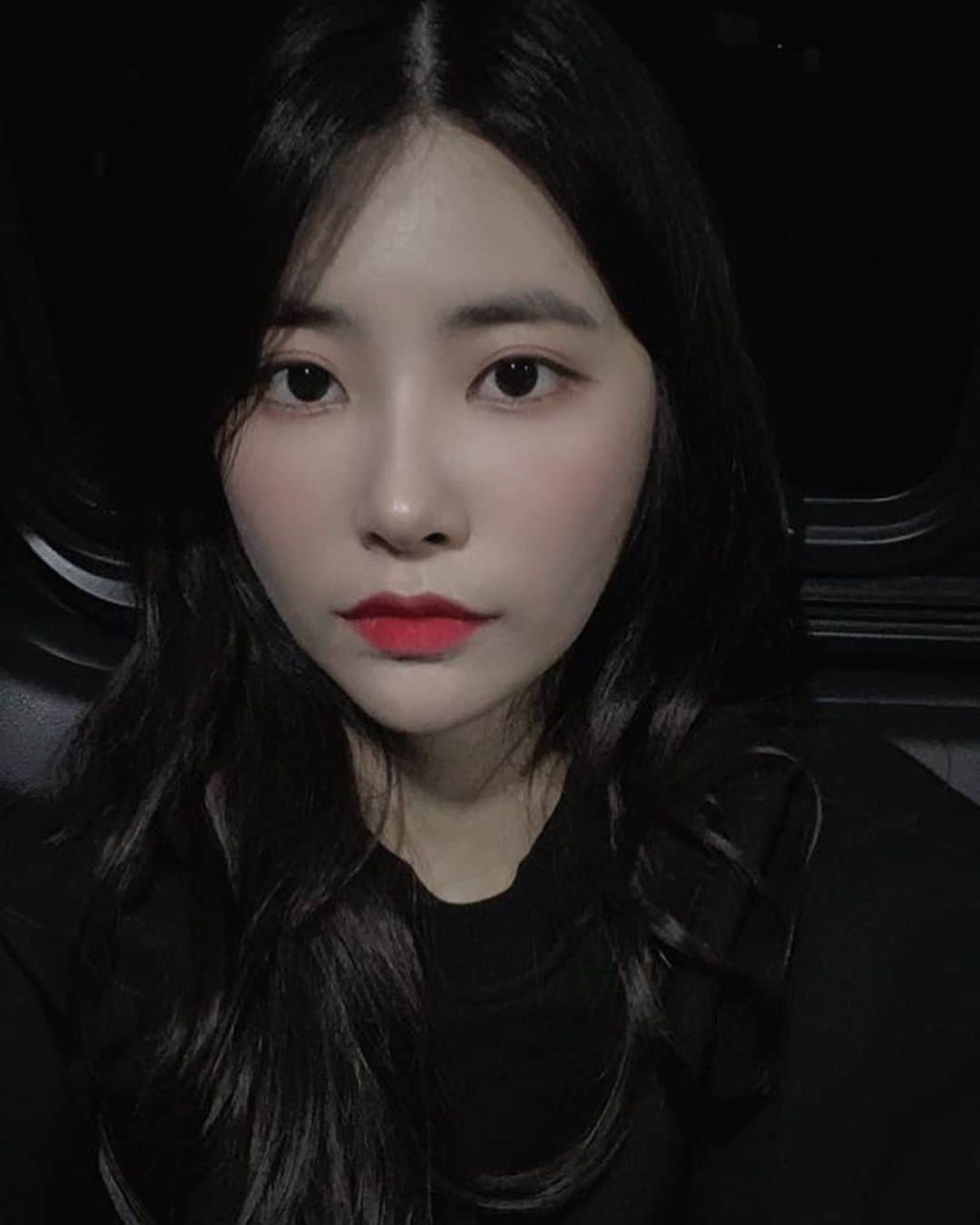 DIAさんのインスタグラム写真 - (DIAInstagram)「⠀ [#희현] ⠀ 에이드 내 손이 문제에요😠ㄷㄷ ⠀ #다이아 #DIA #HUIHYEON」1月15日 17時41分 - mbk.dia