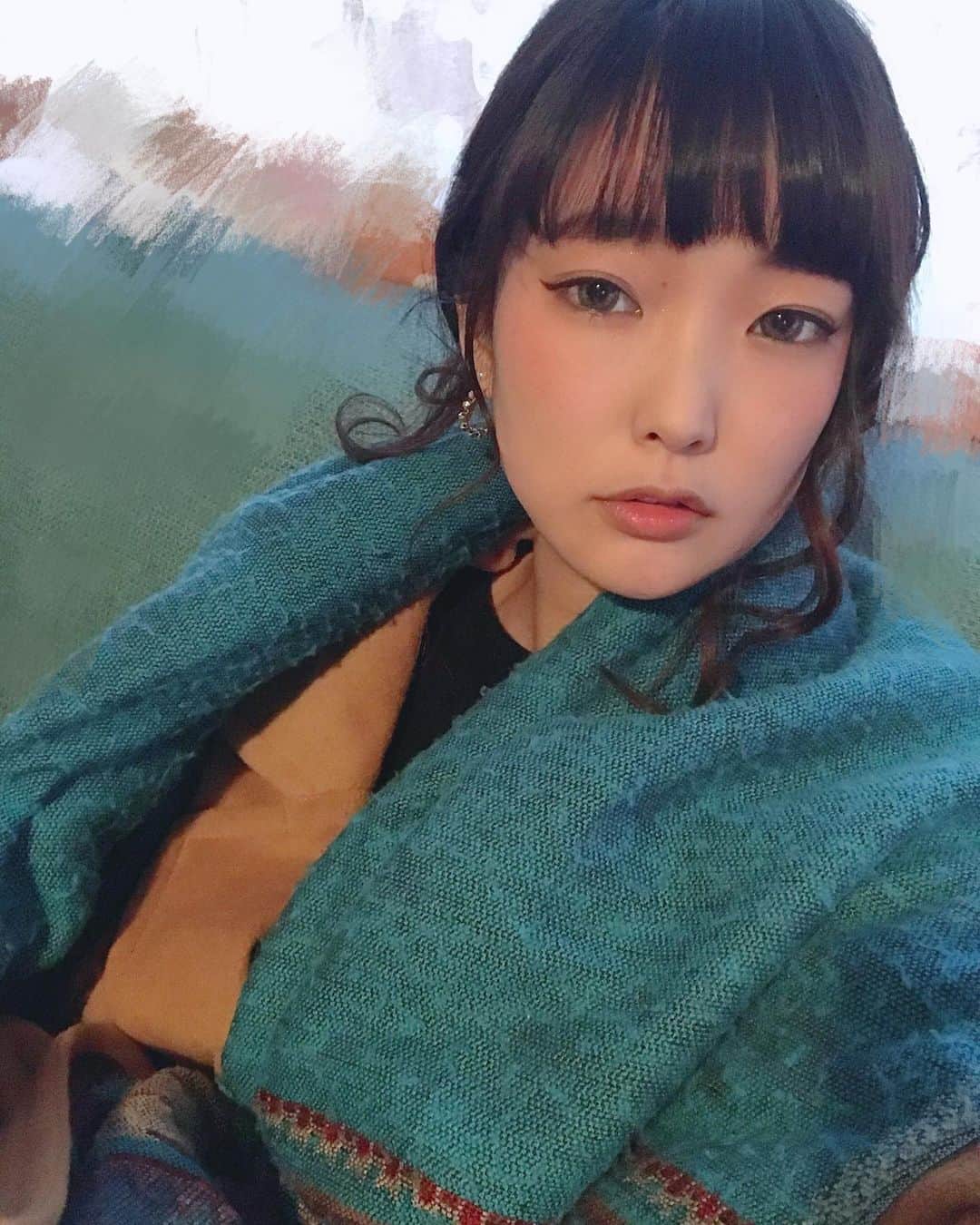 Yun chiのインスタグラム：「大人っぽみを出していきたいゆんち。 . . #ボクがオトナになったら誰かなったよって言ってくれるといいなぁ #ぼのぼの #ぼのぼの名言集 #好き #さむいからぐるぐるまき」