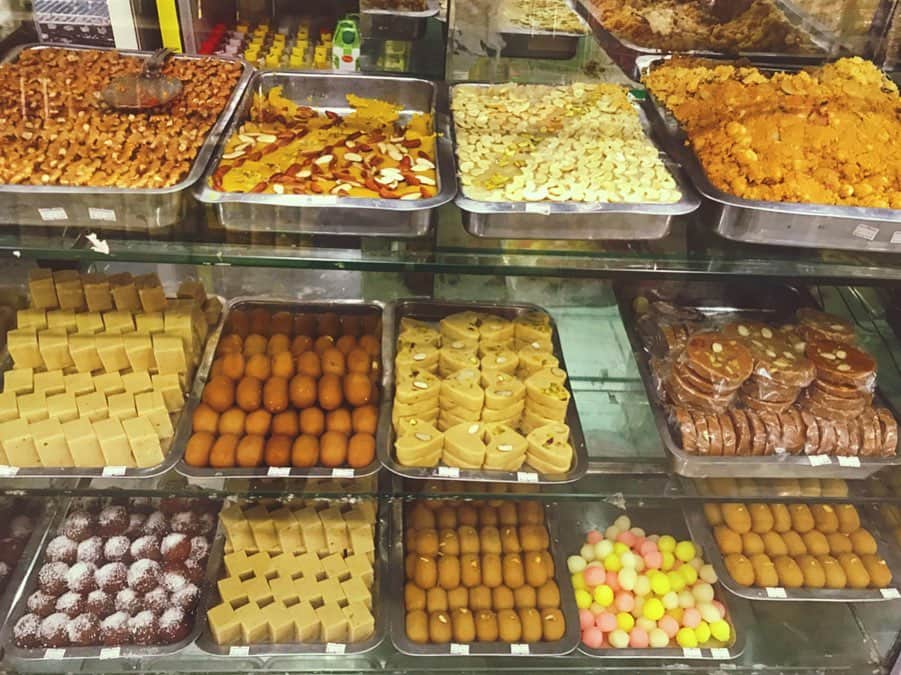 黒澤はるかさんのインスタグラム写真 - (黒澤はるかInstagram)「Pakistanの甘いお菓子#mithai 🧁 とっても甘いです♡ #お菓子 #ミタイ」1月15日 17時39分 - haruka_offi