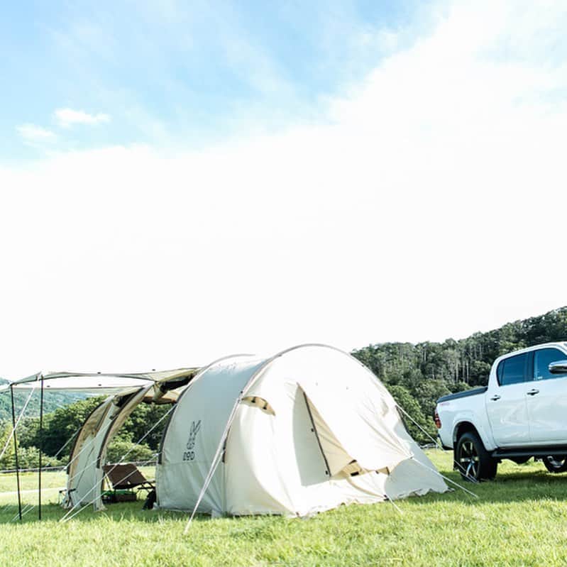 キャンプ情報サイト［ランタン］さんのインスタグラム写真 - (キャンプ情報サイト［ランタン］Instagram)「CAMP SMILE STYLE ／ ハイラックスのピックアップと カマボコテント2 ＼ いろんなキャンパーのキャンプスタイルを現地取材と一般キャンパーからの投稿で数多く掲載してます。 . . 詳しくは @lantern.camp  webサイトをご覧ください . . #camp #camping #outdoor #travel #trip #lantern_smile #nature #キャンプ #キャンプ用品 #アウトドア #テント #自然 #旅行 #キャンプ初心者  #キャンプ好きな人と繋がりたい #マキノ高原キャンプ場 #dod #カマボコテント2 #2ルームテント #デュオキャンプ」1月15日 17時49分 - lantern.camp