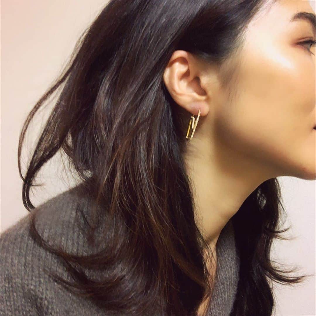 辻直子さんのインスタグラム写真 - (辻直子Instagram)「#i♡her#thk#jewelry#earring#amazing📎 #彼女のつくるものが好きです#いくつか持っているバッグも#頭の中が知りたくなります  あれもよね☺︎ストーリーが今になってまた伝わった気がしました」1月15日 17時59分 - naoko.ts