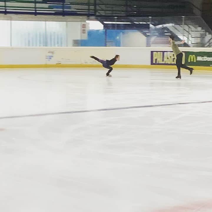 ニコーレ・デラ・モニカのインスタグラム：「Half way through last week of practice before leaving for euros!!!! #dellamonicaguarise #figureskating #roadtoeuro2020 #fiammeoromoena #giftedbyadidas #workhard #jump」