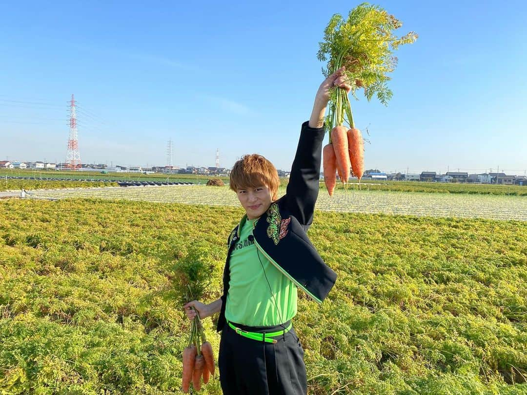 BOYS AND MENさんのインスタグラム写真 - (BOYS AND MENInstagram)「昨日は「ボイメンのあいち農業塾！🥕」と「ボイメンの感動ごはん🍚」のロケ‼️ 今日は「ボイメン体操」のロケでした🌟  #ボイメン #小林豊 #田村侑久 #平松賢人 #強風で髪乱れ #真剣に選ぶ2人」1月15日 23時28分 - boysandmen_official