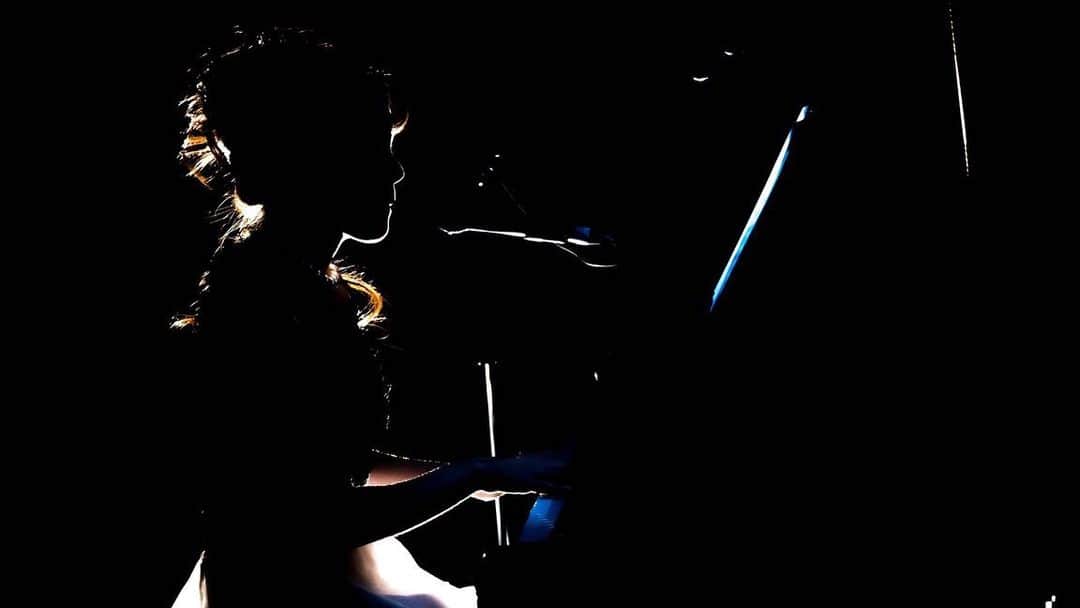 堀優衣さんのインスタグラム写真 - (堀優衣Instagram)「この間初披露した、コードでのピアノ弾き語りの一部を、ちょこーっとお見せしちゃいます…🎹﻿ ﻿ はぁああ緊張したあああああ﻿ 足ガクガクです。﻿ 温かい目で見てくだされ…🔥👀﻿ ﻿ 聴いてください﻿ 『ORION』中島美嘉﻿ ﻿ #堀優衣ワンマンライブ﻿」1月15日 18時07分 - yuiyui_1012