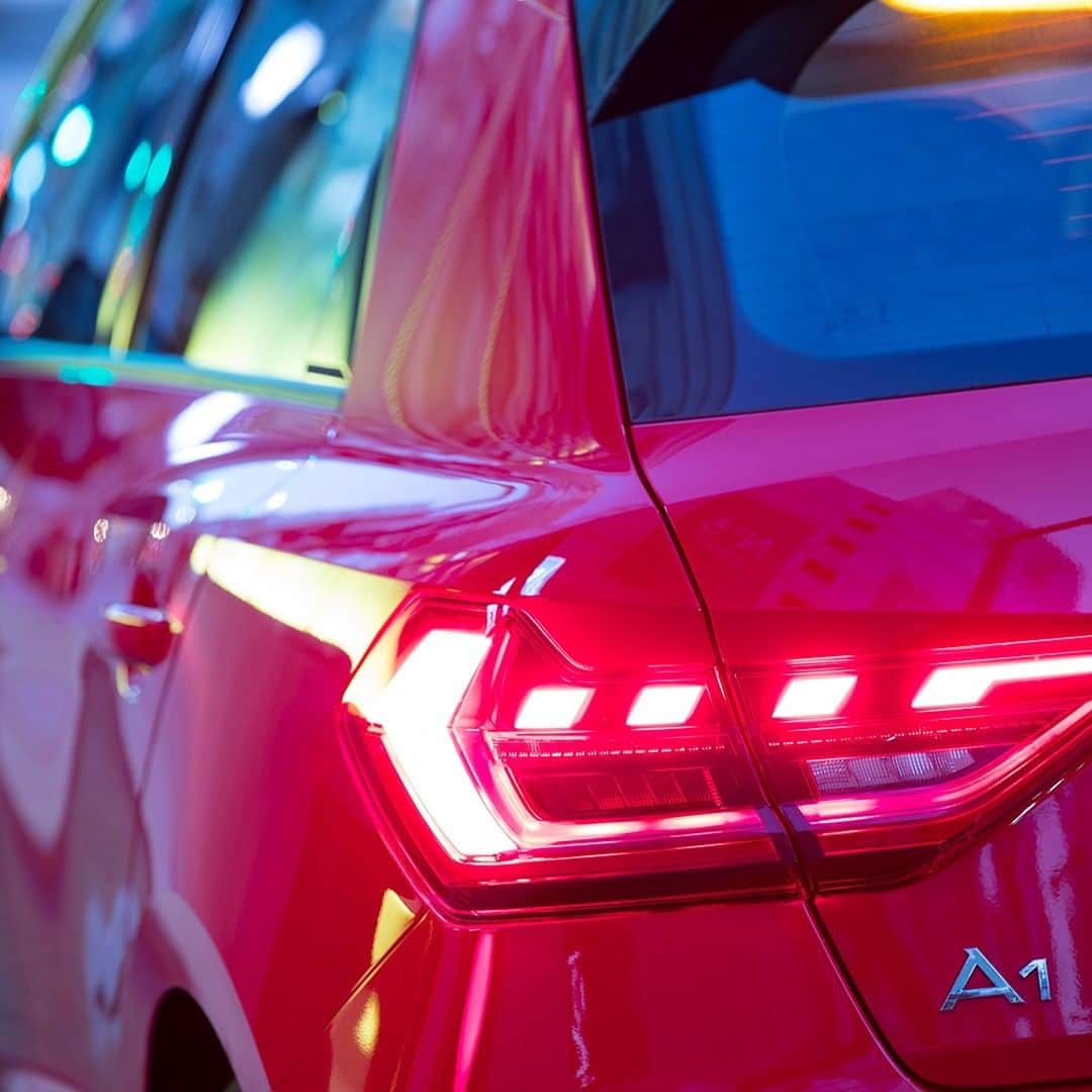 Audi Japan Sales / アウディジャパン販売さんのインスタグラム写真 - (Audi Japan Sales / アウディジャパン販売Instagram)「今年もたくさん #Audi でお出かけできますように。  新たな新年の幕開けに、「Audi New Journey Fair」を開催中！詳しくはお近くの #AJS へ。 @audi.japan.sales  #AudiA1 #A1Sportback #Sportback #MyAudi #Audistyle #car #夜 #ドライブ #車 #愛車 #外車 #ドイツ車 #車好き #車好きな人と繋がりたい #アウディ女子 #車好き男子」1月15日 18時00分 - audi.japan.sales