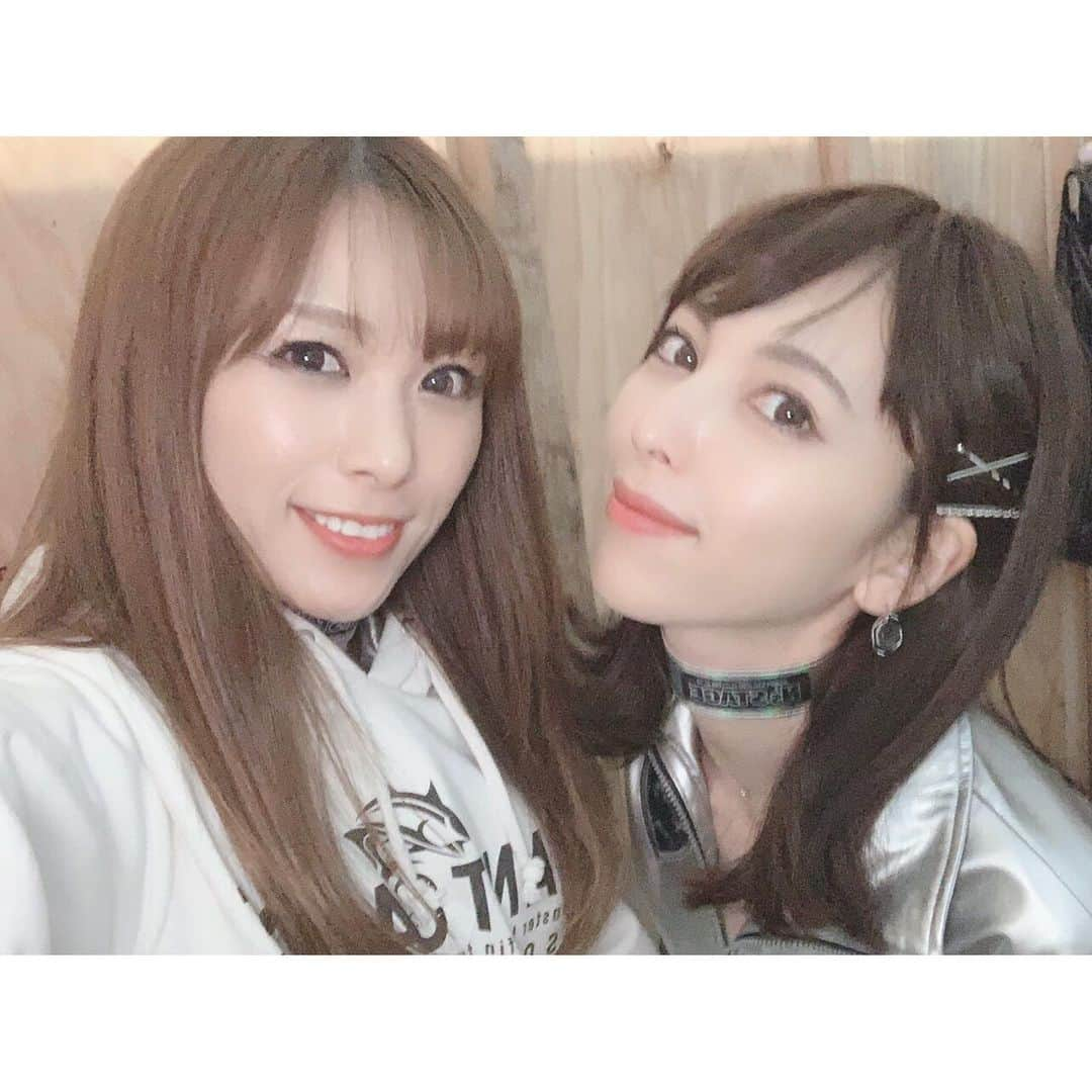 鹿野悠さんのインスタグラム写真 - (鹿野悠Instagram)「👩‍❤️‍👩💓✨ #nsgirl 同級生💕らぶ😍 . . . #nsstage #tokyoautosalon #tokyoautosalon2020 #東京オートサロン #東京オートサロン2020  #suzukijimny #suzukisamurai #jimny #jimnysierra #jimnyworld #スズキ #スズキジムニー #ジムニー祭り#littlemonster #wald #ironman #アイアンマン #toyotires #goandfun  #polaris  #soulsjapan #avantgard #釣り車 #釣り車仕様 #釣り車カスタム #釣りスタグラム  #japanesegirl #insta_japan #ig_japan」1月15日 18時05分 - harukano1204