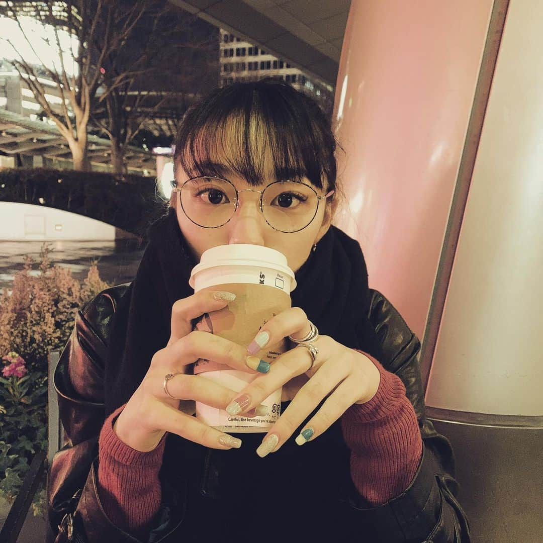 重留真波さんのインスタグラム写真 - (重留真波Instagram)「・ マネージャーさんと 次の予定までtea time❤️ 外で暖かい飲み物飲んでる時って幸せ、 #前髪は風に打たれアウト #左右の量違いすぎて困る」1月15日 18時09分 - shigetome.manami.official