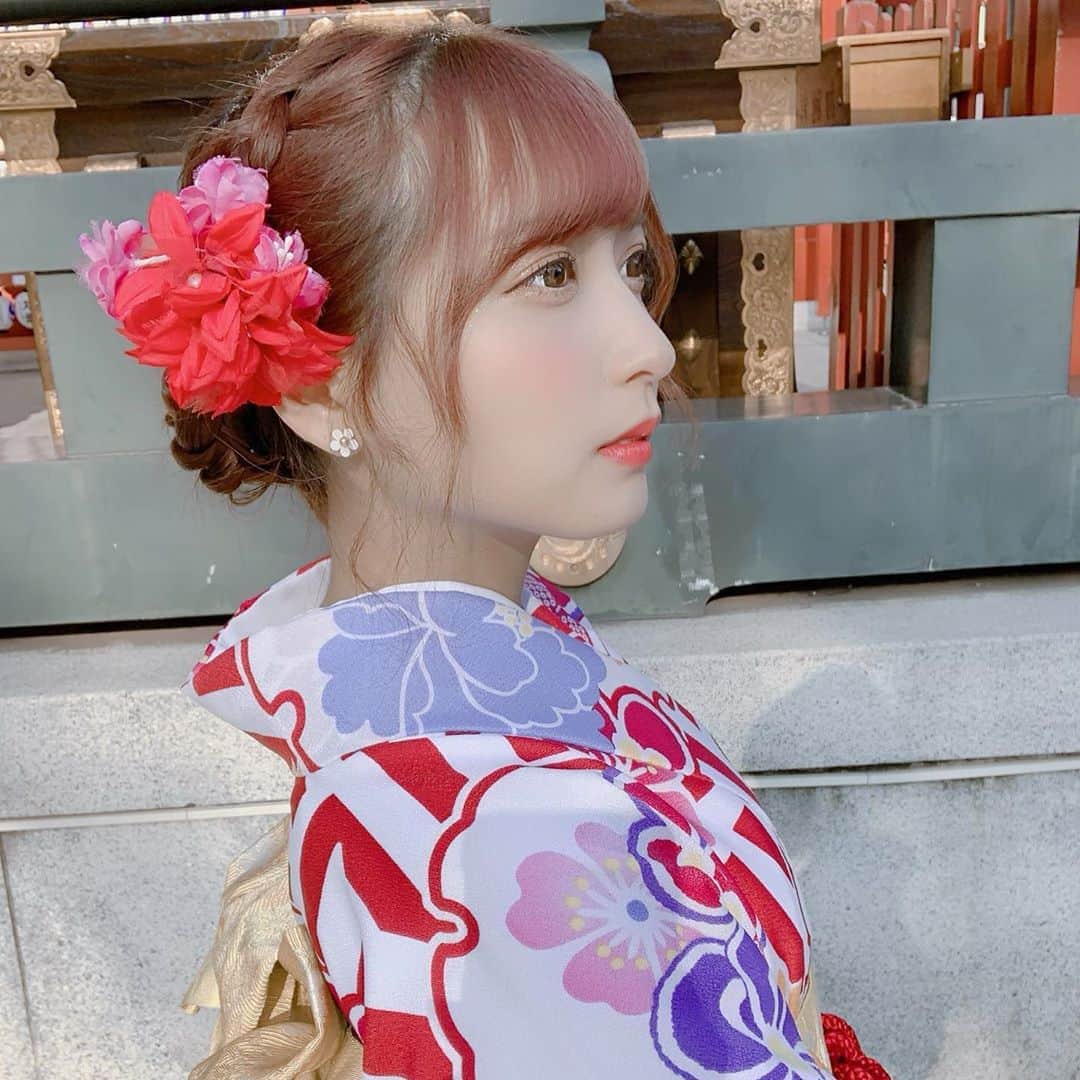 太田里織菜のインスタグラム：「. . ファンの方と初詣⛩ . かわいい着物着れてるんるん👘💓 . おみくじは、大吉でした\( *´•ω•`*)/💓 . . #らぶどる #神田明神 #着物 #初詣 #おみくじ #大吉」