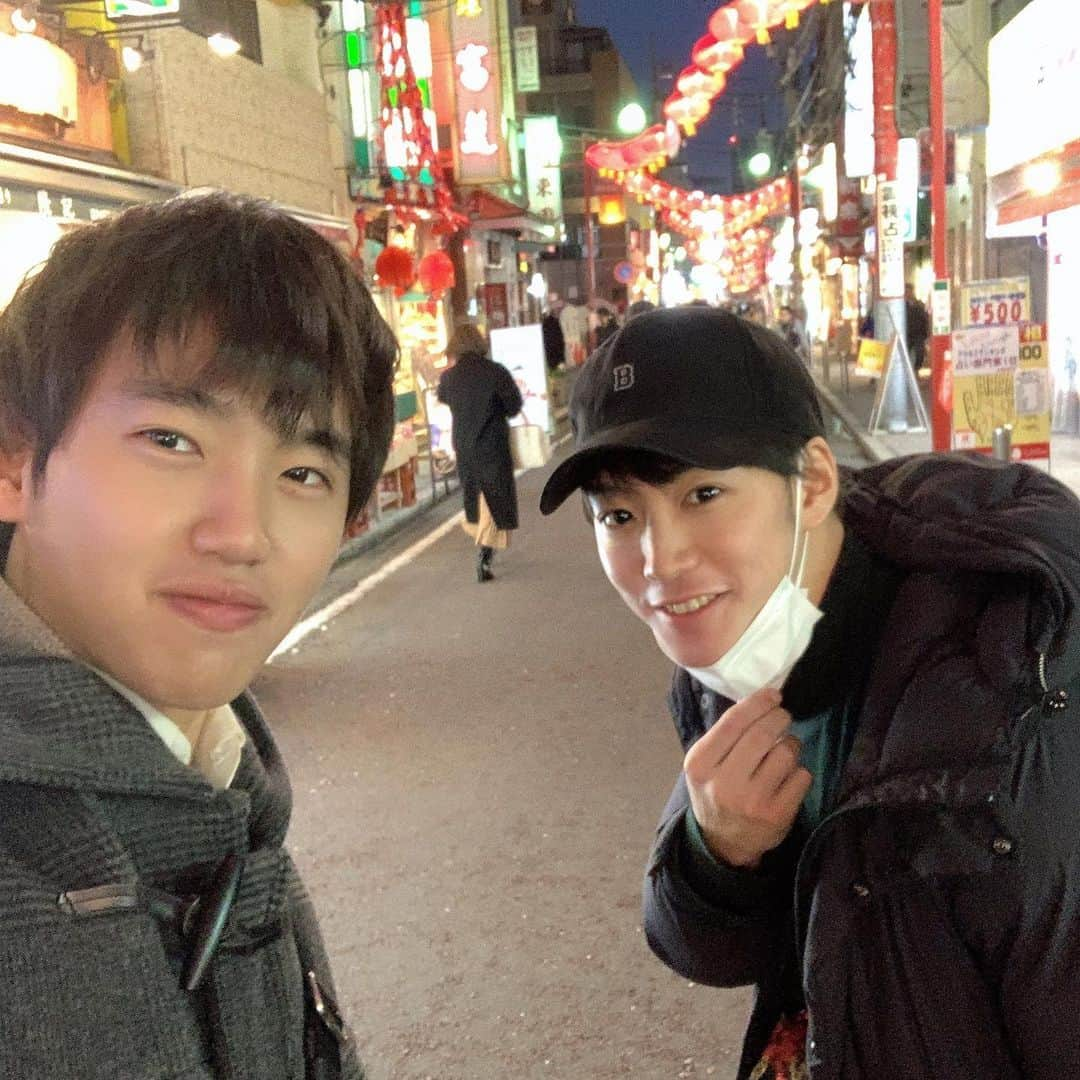 杉山宗賢さんのインスタグラム写真 - (杉山宗賢Instagram)「#真弓葉詩 さんと中華街へ #アルトゥロウイの興隆 は本日はじめての2公演 ・ もの凄くエネルギーを消費するあの内容を2ステージ演じきる体力は素晴らしいと思います ・ 演出もその都度進化しているので 新たな発見や新たな視点からの見方ができるのは凄く貴重 ・ 聞くと2回〜3回と観劇に来る方もいらっしゃるとか ・ 違いを是非楽しんでください ・ #KAAT #KAAT芸術劇場 #舞台 #stage #アルトゥロ #中華街 #横浜 #yokohama #神奈川 #役者 #actor #俳優 #舞台観劇 #鑑賞記録 #横浜中華街 #中華 #china」1月15日 18時28分 - soken.sugiyama