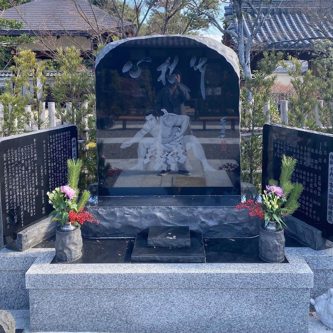 GO AKIMOTOさんのインスタグラム写真 - (GO AKIMOTOInstagram)「京都では妙心寺 大法院へと、父の顕彰碑も見に行きました🙏🏻天気も良くて清々しい気持ちに✨」1月15日 18時55分 - go_akimoto
