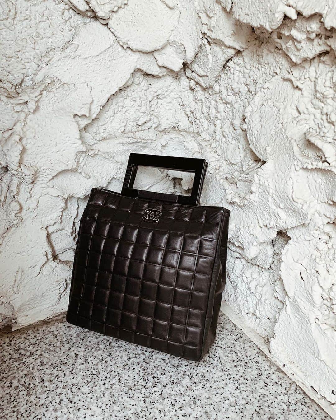 Ｈedyさんのインスタグラム写真 - (ＨedyInstagram)「【WEB掲載予定】 CHANEL chocolate bar handbag. . @hedy_worldwide  #vintage #vintageshop #hedy #hedy_japan #chanel  #fashion #accessary」1月15日 19時01分 - hedy_vintage