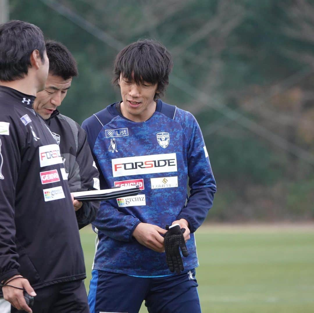 横浜FCさんのインスタグラム写真 - (横浜FCInstagram)「- 2020.1.15 和歌山キャンプ1日目。 いよいよ横浜FCの新シーズンがスタート。初日からいい表情を見せてくれました！ - #YOKOHAMAFC #横浜FC #HAMABLUE #HAMAPRIDE #jleague #和歌山 #上富田 #上富田スポーツセンター」1月15日 19時05分 - yokohamafc_official