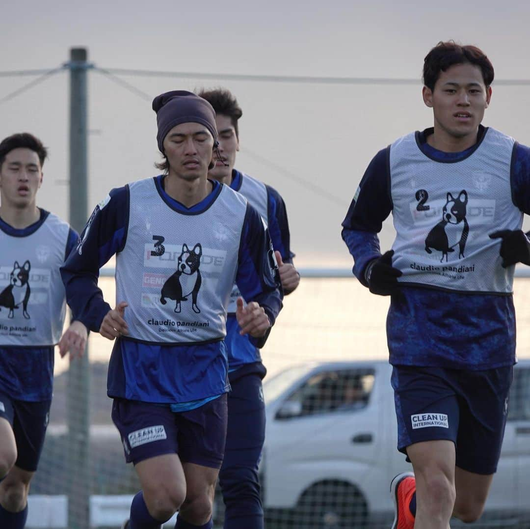 横浜FCさんのインスタグラム写真 - (横浜FCInstagram)「- 2020.1.15 和歌山キャンプ1日目。 いよいよ横浜FCの新シーズンがスタート。初日からいい表情を見せてくれました！ - #YOKOHAMAFC #横浜FC #HAMABLUE #HAMAPRIDE #jleague #和歌山 #上富田 #上富田スポーツセンター」1月15日 19時05分 - yokohamafc_official