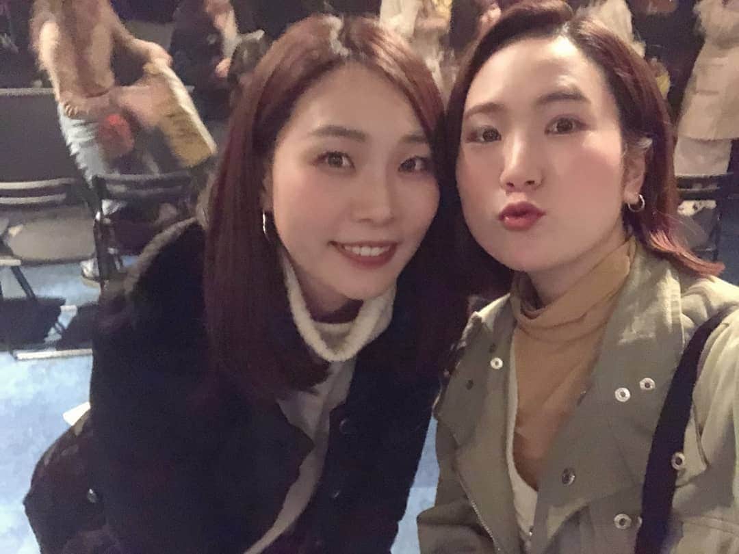 本田珠規のインスタグラム：「可愛い可愛い由利華ちゃん @yurika0804 と😌 . 新年、目標を語り合った日♪ . 夢を追いかけてキラキラしてる由利華ちゃんといると本当に幸せな気持ちになる✨ . . #なんと10歳差 #由利華  #大好き#可愛い可愛い妹のよう #シンガーソングライター  #歌手#応援隊」