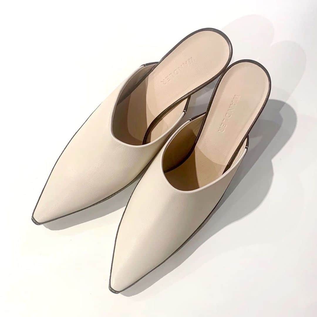 SPURさんのインスタグラム写真 - (SPURInstagram)「バッグが人気のWANDLERですが、靴も魅力的💁端正なフォルムと高すぎない6cmヒールが幅広いシーンで活躍してくれます。（編集U）  # WANDLER #ワンドラー #シューズ #shoes #ミュール #SPUR #fashion #mode #follow #newin #2019 #spurfebruaryissue #covermark #カバーマーク #ファンデーション #付録 #SPURBeauty #instabeauty #spurmagazine」1月15日 19時11分 - spurmagazine