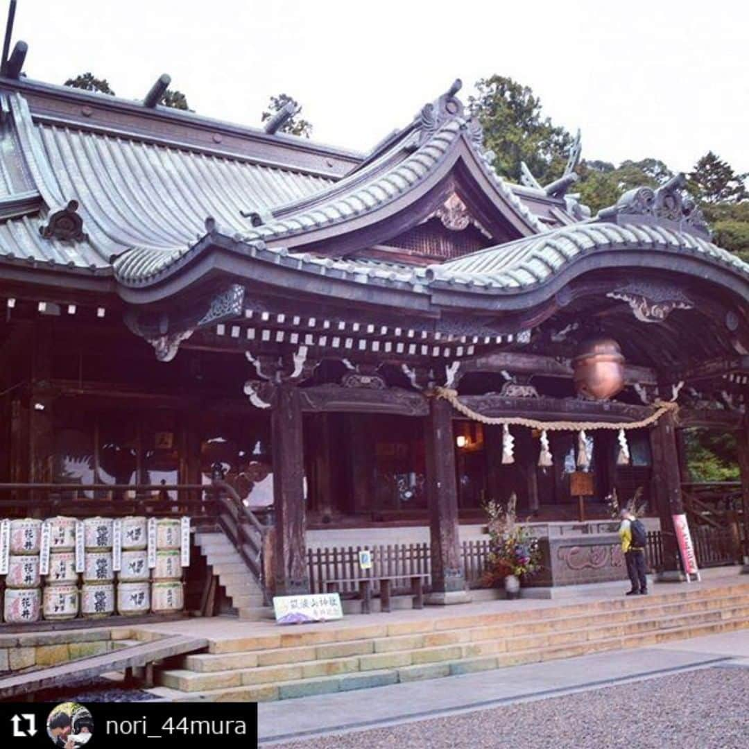 zekkei_ibarakiのインスタグラム：「エントリーNo.191039 ━･･━･･━･･━･･━･･━･･━ #Repost @nori_44mura ━･･━･･━･･━･･━･･━･･━ 朝夕に山際が照らされる姿から紫峰（しほう）とも称される茨城県のシンボルとも言える山、筑波山⛰ かつて筑波鉄道が通っていた廃線敷を活用して、今では全長180kmのつくば霞ヶ浦りんりんロードという自転車道として活用されています🚲 このほど、日本を代表するサイクリングコースとしてナショナルサイクルルートにも指定されました🇯🇵 筑波山を眺めながらのサイクリングも良いですが、景色を楽しむならやはり一度は実際に登ってみることをオススメします！ 体力に自信がない方でも、電動アシスト付きスポーツバイク、ｅバイクであれば急な坂道もスイスイ登れますのでぜひ一度試してみては？ #茨城　#筑波山　#つくば市　#土浦市　#桜川市　#石岡市　#つくば霞ヶ浦りんりんロード　#サイクリング　#ヒルクライム　#筑波山神社　#絶景　#zekkeiいばらき2019 #ナショナルサイクルルート　#cycling #mttsukuba #ringringrord #hillclimb #shrine #ibaraki #autumn leaves #bluesky #photo #viewspot #Japan #beautiful #cycling #nationalcycleroute」