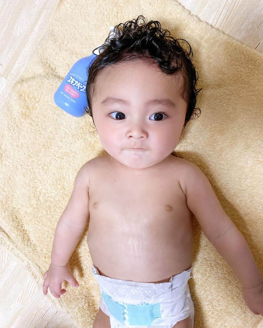 Ayaさんのインスタグラム写真 - (AyaInstagram)「お風呂大好きな息子👶🛁 保湿には#スキナベーブベビーミルキーローション  を愛用しています😊🧡 . . 肌なじみがよくて、ベタつかないのがいいところ😇 乾燥してる所はたっぷり保湿してあげて お肌ぷるぷるに！！😍 赤ちゃんのお肌って本当に羨ましい👶💕 #スキナベーブ #スキナベーブベビーミルキーローション  #ベビースキンケア #赤ちゃんのいる生活 #pr @tamahiyoinsta」1月15日 19時19分 - aya__fit
