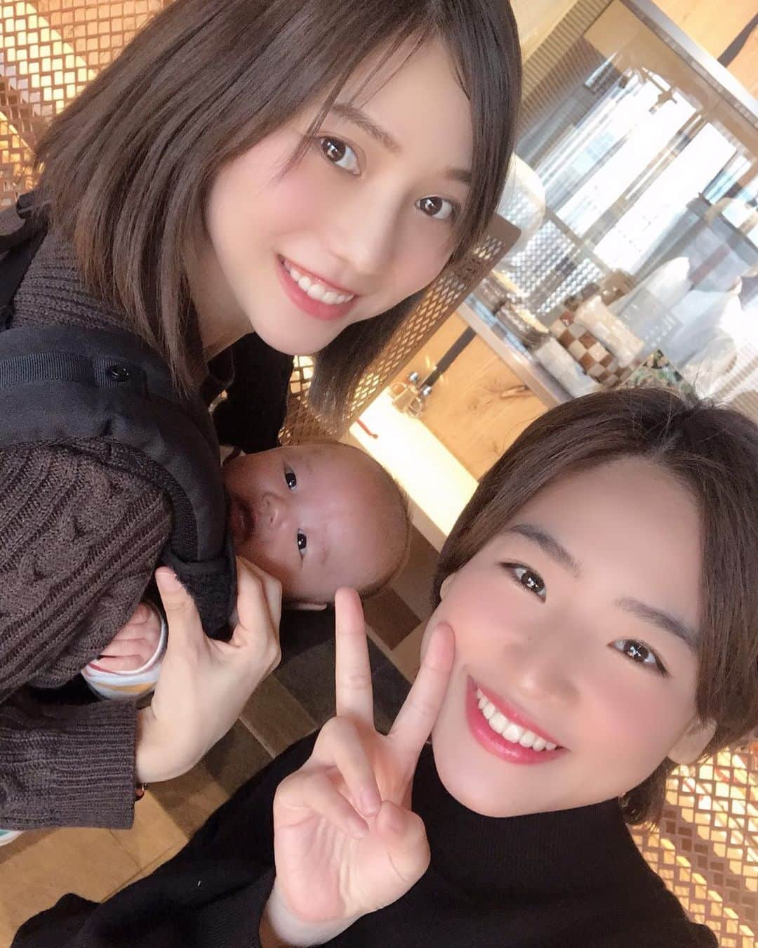 高城亜樹さんのインスタグラム写真 - (高城亜樹Instagram)「▽ 久しぶりのはるごん😆 日本に帰ってきていたので ランチしてきました🍴 ベビちゃをたくさん可愛がってくれてありがとう😇💓 . #仲川遥香 #はるごん #JKT48  #久しぶりの再会 #ベビちゃ #生後2ヶ月 #ママ #男の子ママ #babystagram #mamastagram #babyboy #成長記録 #11月生まれ #赤ちゃんのいる生活 #成長記録 #育児記録 #親バカ部 #第一子 #新米ママ #ママライフ」1月15日 19時21分 - akiii_takajo