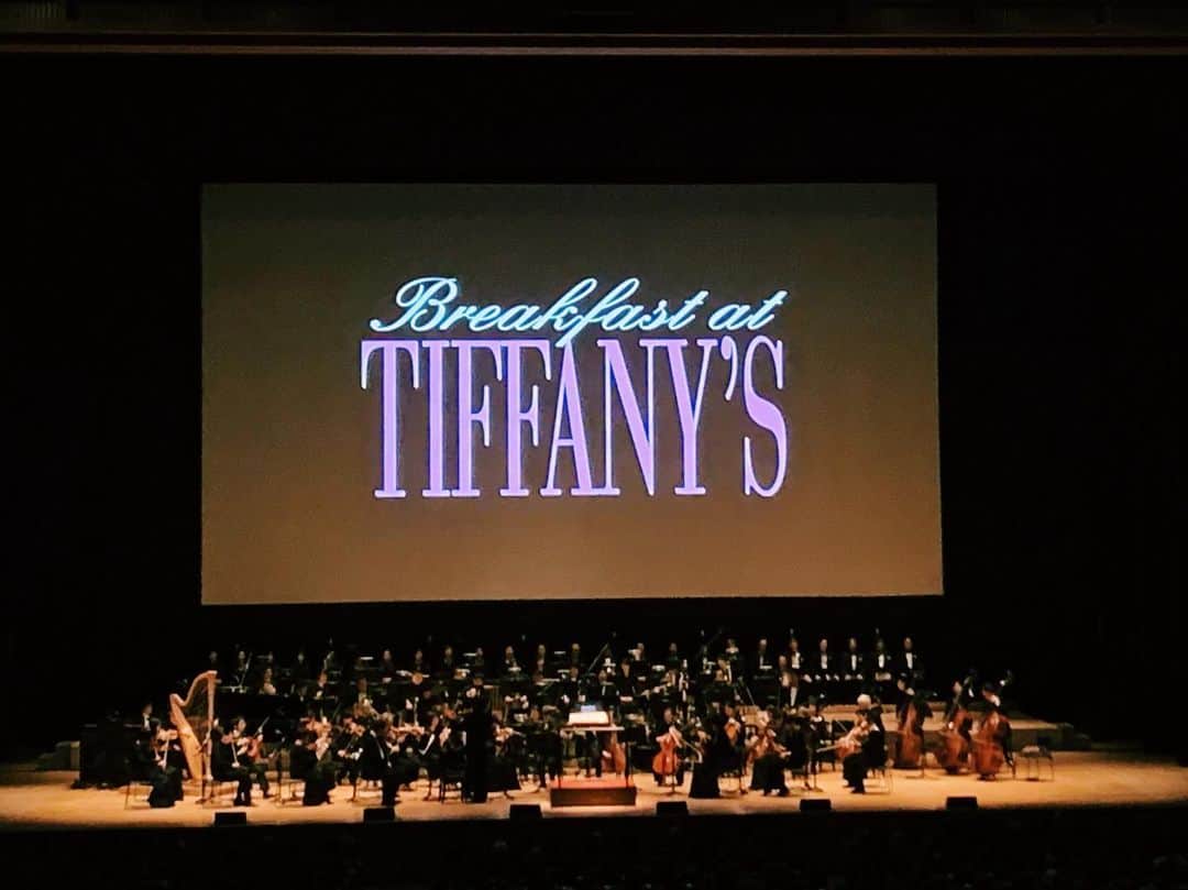 のインスタグラム：「先週、東京フィルハーモニー交響楽団の演奏を聴きに行ってきました☺︎ しかも、女の子はみんな大好きな「ティファニーで朝食を」とのコラボです。 至福の時間でした💗 幼い頃から、オーケストラの演奏を母とよく聴きに行っていたこともあり、私にとってこういう時間は、とても大切です☺️ .  #breakfastattiffanys  #ティファニーで朝食を」