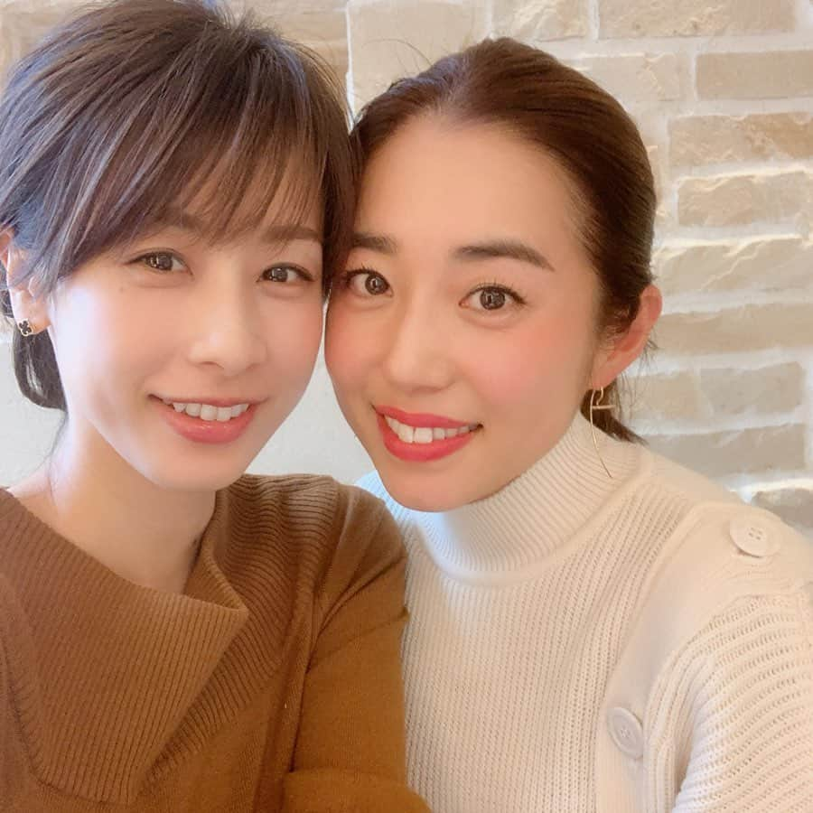 加藤綾子さんのインスタグラム写真 - (加藤綾子Instagram)「* なっちゃんとランチ🍽✨ やっと会えました❤️ 数年前には一緒に海外旅行もしたりなっちゃんに会うと元気になります🙆‍♀️♡ アナウンサー試験がご縁で、名古屋と東京で離れ離れになっても年月が経ってもこうして友情を育めてることに感謝です⭐︎⭐︎⭐︎ なっちゃんありがとう😙 #2枚目以降は #思い出の写真 #USA #海外旅行」1月15日 19時34分 - ayako_kato.official