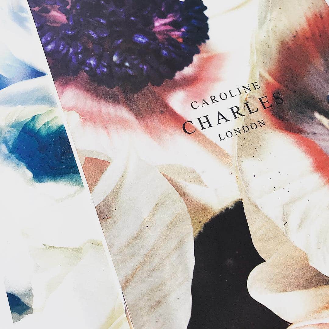 キャロライン チャールズのインスタグラム：「Fresh blooms & floral prints... #floral #flowers #fashion #fashiondesign #fashionblog #instafashion #ss20 #springsummer #newseason #london #londonfashion #british #britishfashion #britishdesigner #feminine #ladies #blooms」