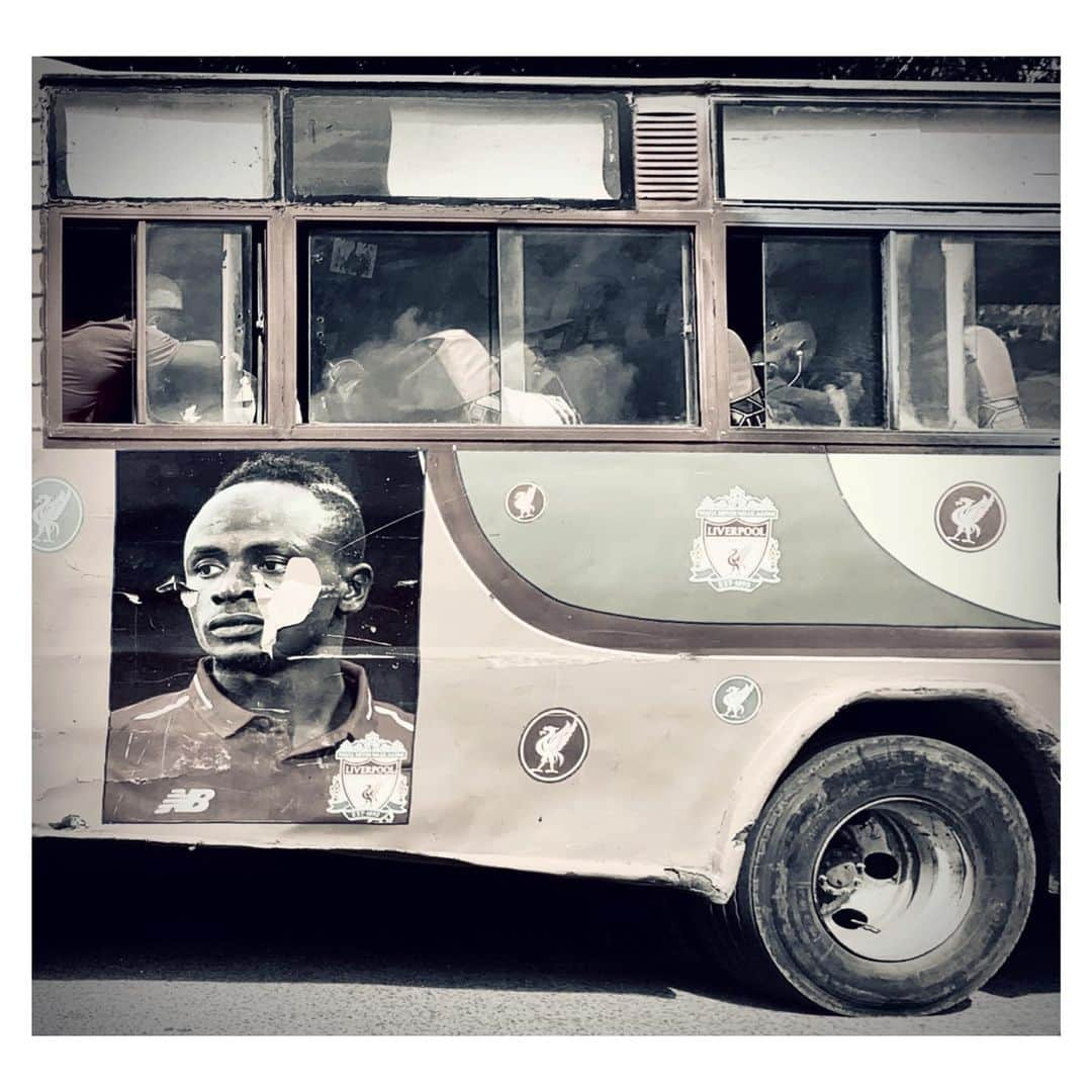 マット・ディロンさんのインスタグラム写真 - (マット・ディロンInstagram)「“You’ll never walk alone.” #nairobi #kenya 🇰🇪 #eastafrica #citybus #liverpoolfootballclub #liverpool @spencer__leigh」1月15日 19時30分 - mattdillon