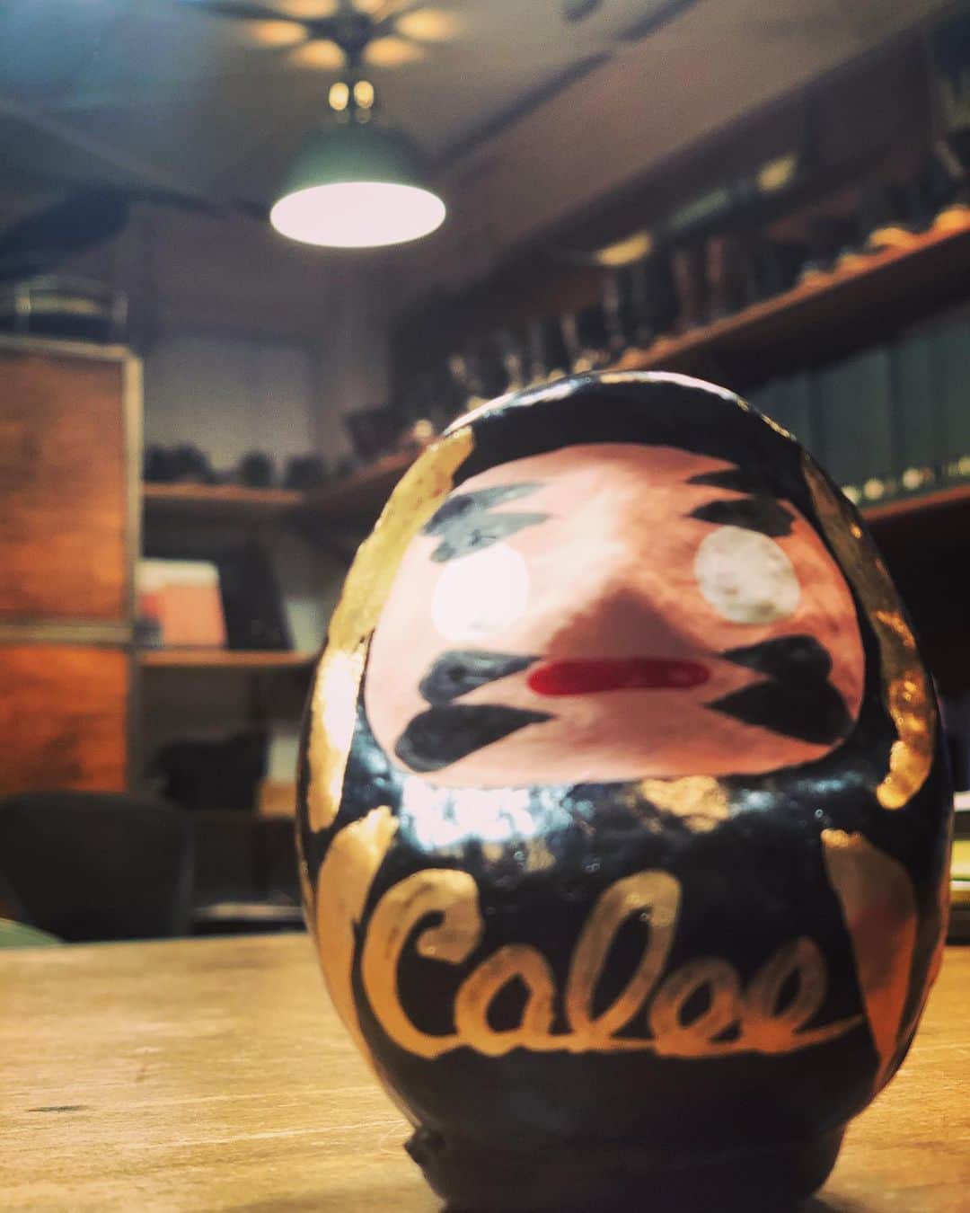 のインスタグラム：「目を入れて何処かに置いておこう‼️ #達磨　に願い事‼️ #calee」