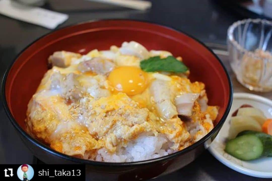 zekkei_ibarakiのインスタグラム：「エントリーNo.190911 ━･･━･･━･･━･･━･･━･･━ #Repost @shi_taka13 ━･･━･･━･･━･･━･･━･･━ 日本一やさしい滝 絶景避暑地の月待ちの滝 滝の裏側へ マイナスイオン全快で😀 奥久慈しゃも親子丼食べてから蕎麦(笑) 🐽ですね🤔 😊✌️ 30日金曜日 7時30分頃からTBSのあさチャンで放送されます🍀  #絶景 #絶景避暑地 #避暑地 #月待ちの滝 #日本一やさしい滝 #マイナスイオン #滝行 #もみじ苑 #氷爆けずり #かき氷 #弥満喜 #奥久慈しゃも #親子丼 #蕎麦 #my_eos_photo #ファインダー越しの世界  #ファインダー越しの私の世界  #iba_geo #あさチャン#zekkeiいばらき2019 #aumo#旅Ness#みんなが彩るlifewithcamera写真展」