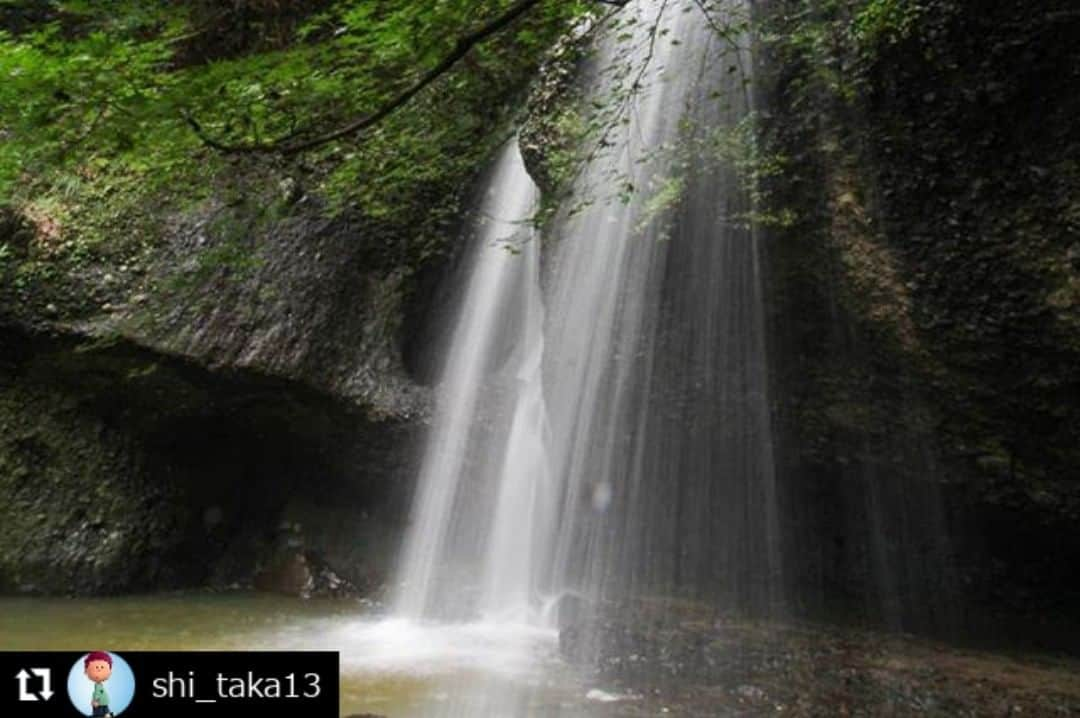 zekkei_ibarakiのインスタグラム：「エントリーNo.190908 ━･･━･･━･･━･･━･･━･･━ #Repost @shi_taka13 ━･･━･･━･･━･･━･･━･･━ 日本一やさしい滝 絶景避暑地の月待ちの滝 滝の裏側へ マイナスイオン全快で😀 奥久慈しゃも親子丼食べてから蕎麦(笑) 🐽ですね🤔 😊✌️ 30日金曜日 7時30分頃からTBSのあさチャンで放送されます🍀  #絶景 #絶景避暑地 #避暑地 #月待ちの滝 #日本一やさしい滝 #マイナスイオン #滝行 #もみじ苑 #氷爆けずり #かき氷 #弥満喜 #奥久慈しゃも #親子丼 #蕎麦 #my_eos_photo #ファインダー越しの世界  #ファインダー越しの私の世界  #iba_geo #あさチャン#zekkeiいばらき2019 #aumo#旅Ness#みんなが彩るlifewithcamera写真展」