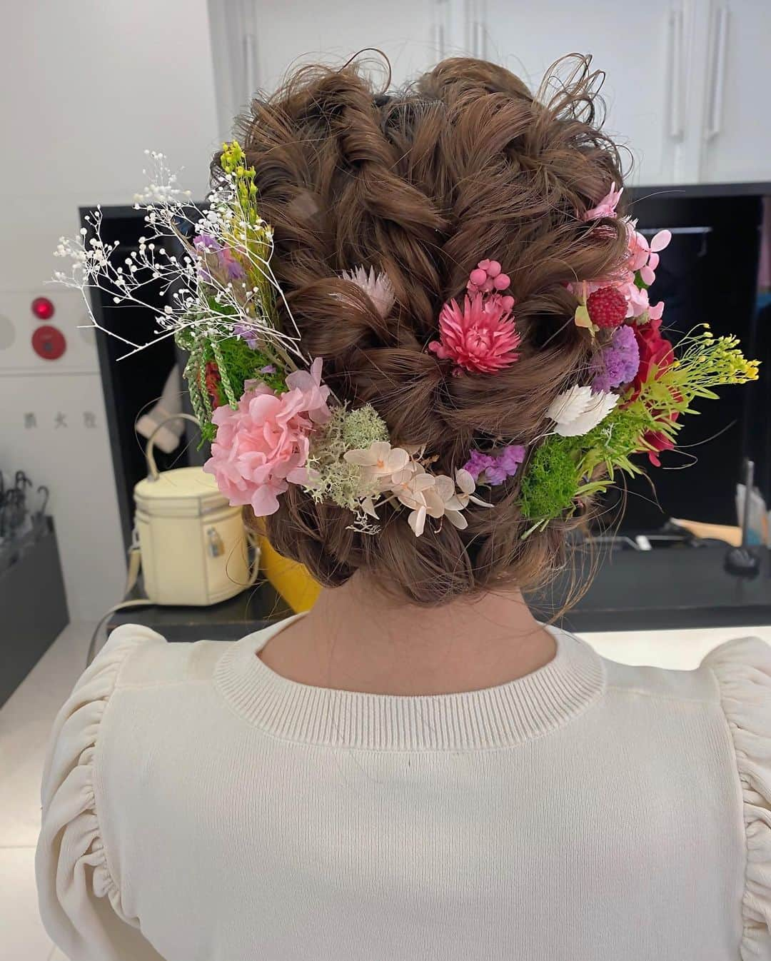 NASUさんのインスタグラム写真 - (NASUInstagram)「colorful flowers💐💐 #nasupdreamyarrange  #arrange  #party  #hairarrange  #hairset  #成人式　#成人式ヘア #成人式ヘアセット  #成人式前撮り #成人式髪飾り #成人式2020」1月15日 19時57分 - nasup