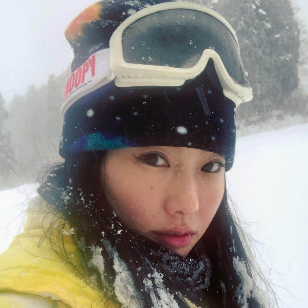 エリイ のインスタグラム：「⛷」
