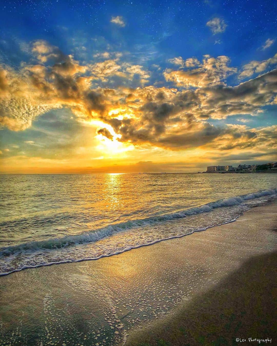 leo7000のインスタグラム：「寒くても冬の海岸は独り占め感があり最高です‼️🌅🌄 皆さん、今日もお疲れ様でした~♪ 🍺🍺✨」