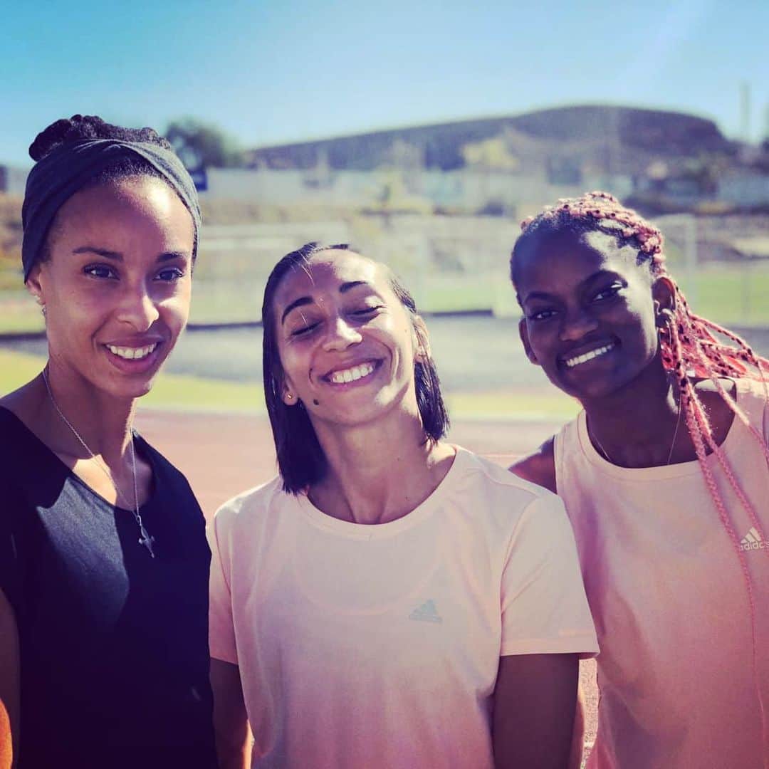Elea Mariama DIARRAのインスタグラム：「Différentes générations de 400m... . .  @agnes_raharolahy @kalylou__ . . ( avec le filtre de Kalyl ( Amaro))」