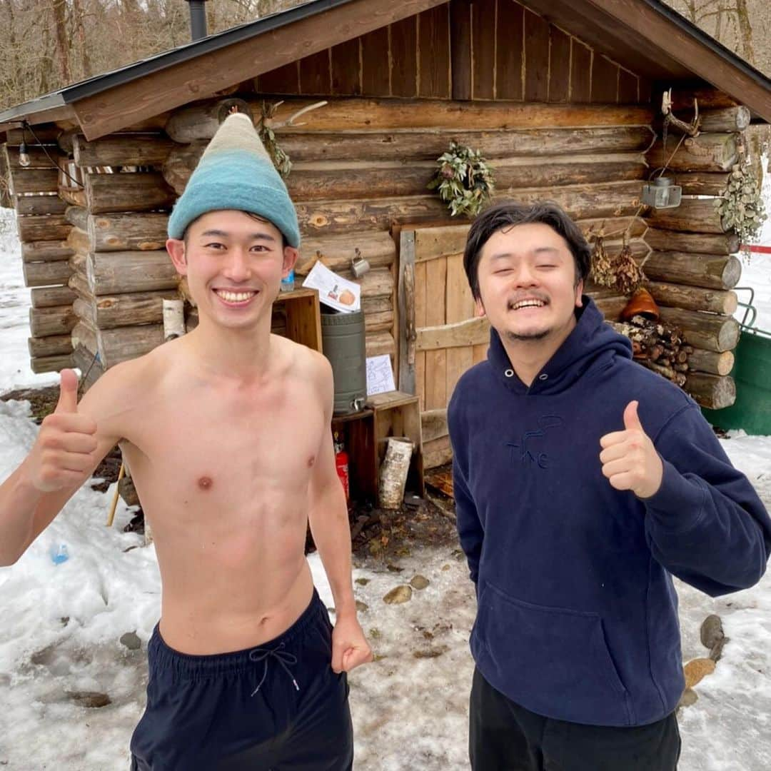 重盛赳男さんのインスタグラム写真 - (重盛赳男Instagram)「※変質者ではありません。 サウナ活動「サ活」体験してきました♨️ . 先日野尻湖のアウトドアサウナ施設「The Sauna」へ。 日本でも数少ない薪ストーブを使ったフィンランド式サウナで、まさに自然と一体になれるスポット。 . 真冬に海パン一丁で非常に寒そうですが笑、極寒だからこそ味わえる醍醐味をご紹介します！ ご案内はお隣の野田クラクションベベーさん！ . 「NBSみんなの信州」 1月16日（木）夕方6:14〜 中部圏の系列局でも放送があります！ . #nbs #長野放送 #livenewsit #みんなの信州 #ランプ #thesauna #フィンランド式サウナ #サウナ #サ活 #サ道 #重盛赳男 #アナウンサー」1月15日 20時14分 - shigemoritakeo