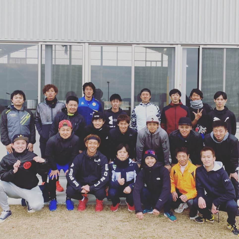 今宮健太のインスタグラム：「今日は コラボ練習😄 競艇、バイク、サッカー、野球といろいろなスポーツのコラボでした😄 #西新こころ #わたべ商店 #ボートレース #オートレース みなさんを全力で応援します😄」