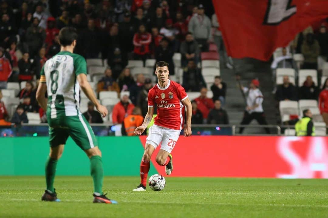 ユリアン・ヴァイグルさんのインスタグラム写真 - (ユリアン・ヴァイグルInstagram)「Estamos na próxima ronda!🦅🔴⚪️ #pelobenfica」1月15日 20時21分 - juweigl