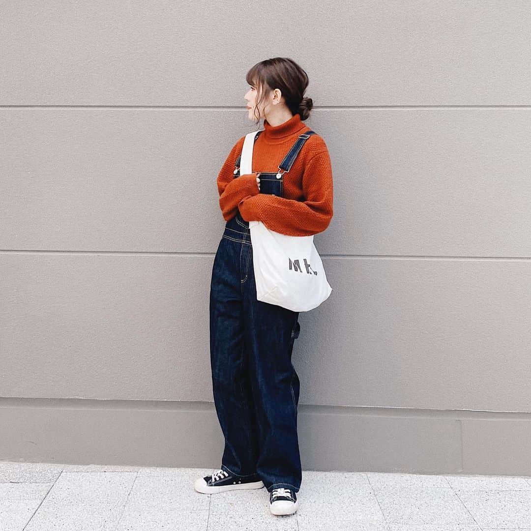 かほこ。さんのインスタグラム写真 - (かほこ。Instagram)「ㅤㅤㅤㅤㅤㅤㅤㅤㅤㅤㅤㅤㅤ ㅤㅤㅤㅤㅤㅤㅤㅤㅤㅤㅤㅤㅤ outer : #isook knit : #uniqlo pants : #parici bag : #MHL sneakers : #無印良品 ㅤㅤㅤㅤㅤㅤㅤㅤㅤㅤㅤㅤㅤ オレンジニットがポイントです。 ㅤㅤㅤㅤㅤㅤㅤㅤㅤㅤㅤㅤㅤ 大人になってからのほうが、オーバーオール着るようになりました。 ㅤㅤㅤㅤㅤㅤㅤㅤㅤㅤㅤㅤㅤ #kaho_fashion」1月15日 20時21分 - xxokohakxx