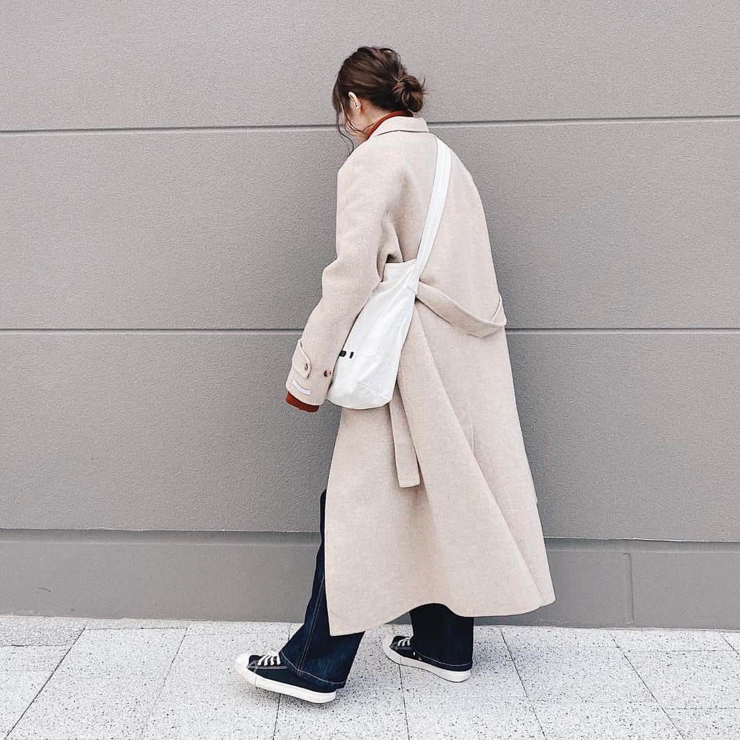 かほこ。さんのインスタグラム写真 - (かほこ。Instagram)「ㅤㅤㅤㅤㅤㅤㅤㅤㅤㅤㅤㅤㅤ ㅤㅤㅤㅤㅤㅤㅤㅤㅤㅤㅤㅤㅤ outer : #isook knit : #uniqlo pants : #parici bag : #MHL sneakers : #無印良品 ㅤㅤㅤㅤㅤㅤㅤㅤㅤㅤㅤㅤㅤ オレンジニットがポイントです。 ㅤㅤㅤㅤㅤㅤㅤㅤㅤㅤㅤㅤㅤ 大人になってからのほうが、オーバーオール着るようになりました。 ㅤㅤㅤㅤㅤㅤㅤㅤㅤㅤㅤㅤㅤ #kaho_fashion」1月15日 20時21分 - xxokohakxx
