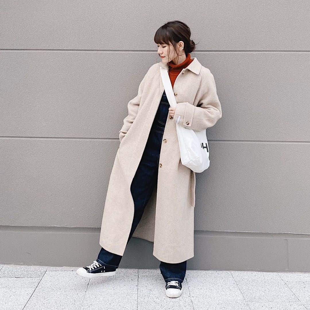 かほこ。さんのインスタグラム写真 - (かほこ。Instagram)「ㅤㅤㅤㅤㅤㅤㅤㅤㅤㅤㅤㅤㅤ ㅤㅤㅤㅤㅤㅤㅤㅤㅤㅤㅤㅤㅤ outer : #isook knit : #uniqlo pants : #parici bag : #MHL sneakers : #無印良品 ㅤㅤㅤㅤㅤㅤㅤㅤㅤㅤㅤㅤㅤ オレンジニットがポイントです。 ㅤㅤㅤㅤㅤㅤㅤㅤㅤㅤㅤㅤㅤ 大人になってからのほうが、オーバーオール着るようになりました。 ㅤㅤㅤㅤㅤㅤㅤㅤㅤㅤㅤㅤㅤ #kaho_fashion」1月15日 20時21分 - xxokohakxx