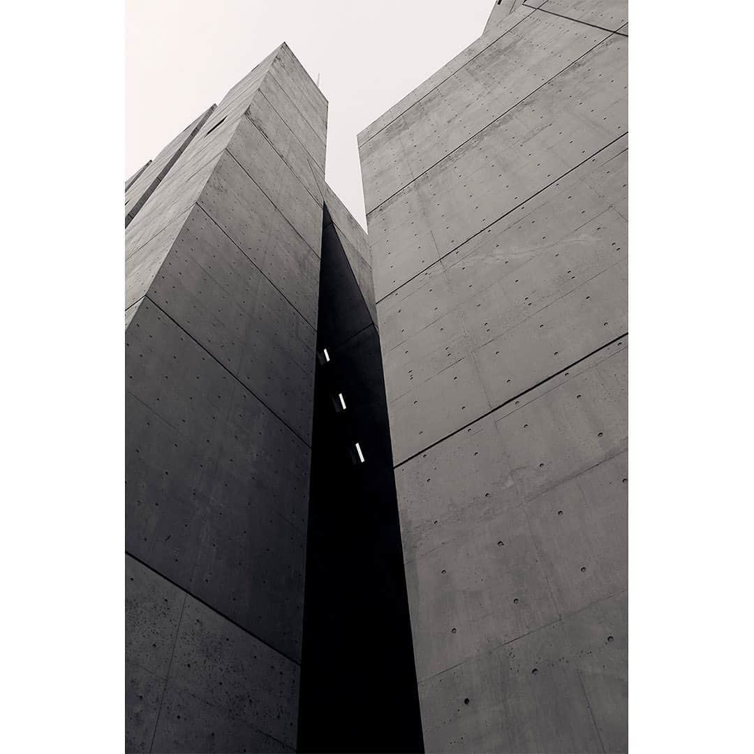 KUROのインスタグラム：「#Architecture  #kurodenim」