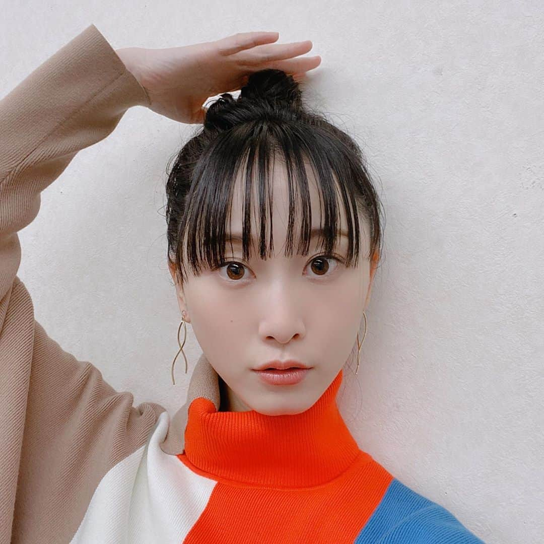 松井玲奈さんのインスタグラム写真 - (松井玲奈Instagram)「お仕事でお団子にしてもらいました。 放送をお楽しみにー。 ナチュラルなカラーで陰影をつけて、自然なメイクになるのがメイクさん技術の凄いところだなあと思います。 #メイク」1月15日 20時31分 - renamatui27