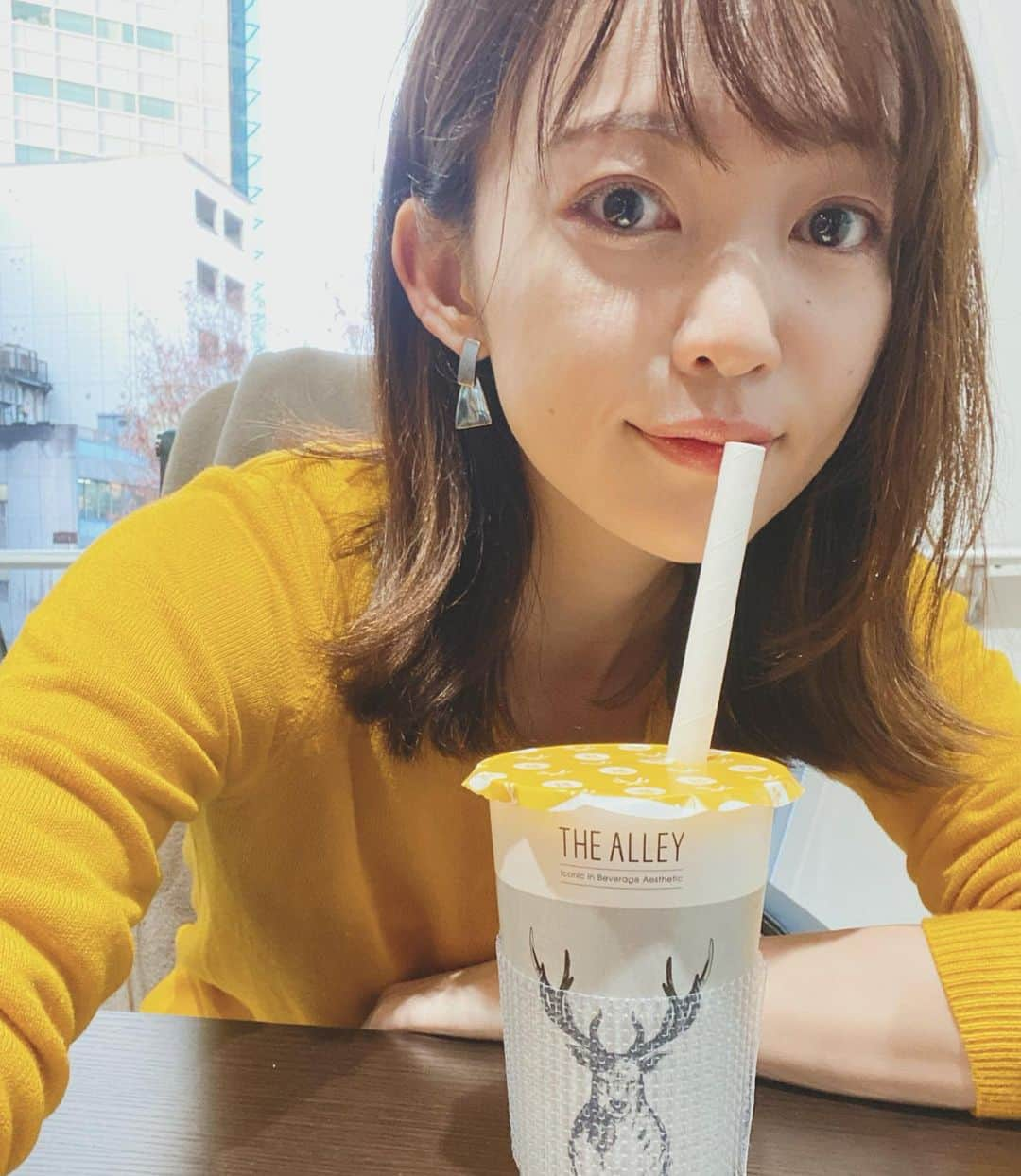 小林美季さんのインスタグラム写真 - (小林美季Instagram)「事務所で 昨年の反省と 今後についてのお話🙌  大事*  タピオカとお洋服が お揃いみたいになりました、笑  前髪切りました、そわそわ。  #打ち合わせ #事務所へ #2020年 #大事 #頑張るぞぉ #前髪カット #newhair  #女優 #モデル #model #actress #美季 #miki #タピオカ #相変わらずです #fashion #ootd  #일본 #단발머리 #여배우 #모델」1月15日 20時43分 - miki_66v