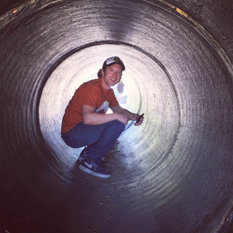 T・J・サインのインスタグラム：「How’s 2020 treatin ya so far? Havin fun? Make sure to have oh-so-much fun! 😀🎉」