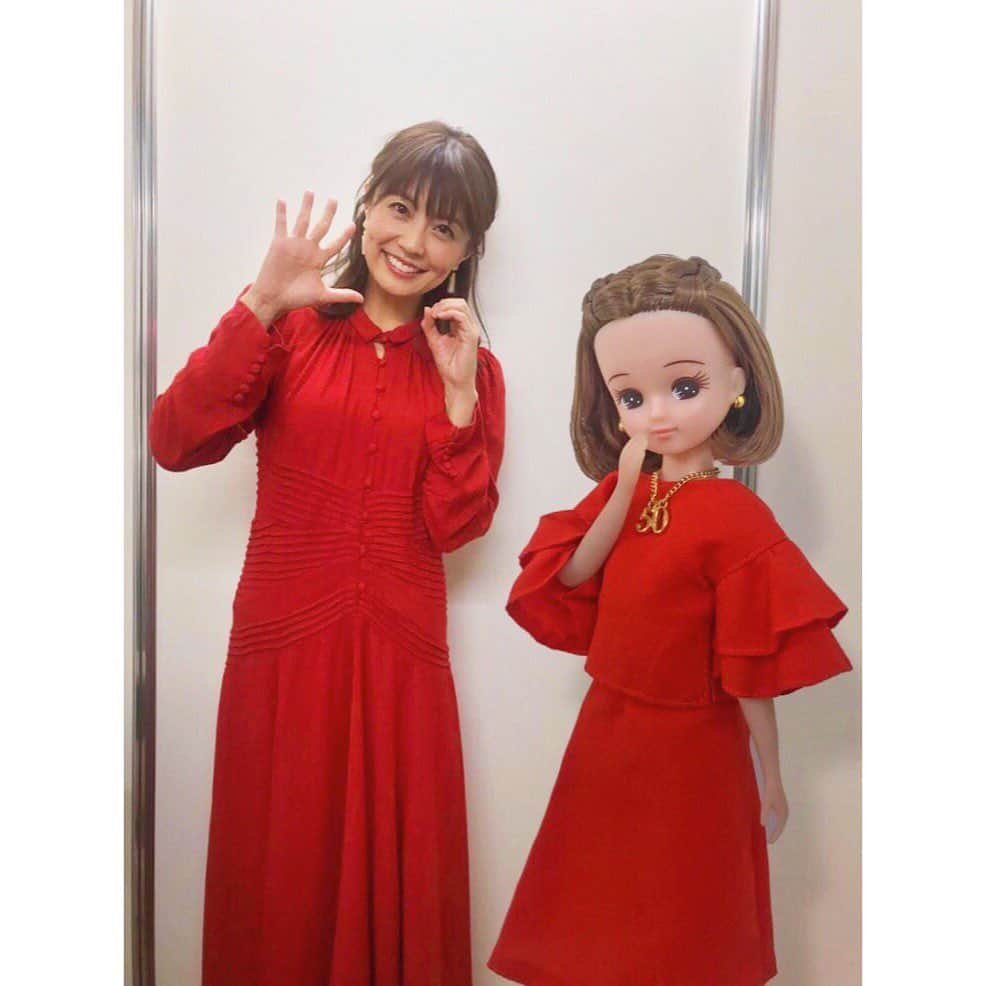 リカちゃんさんのインスタグラム写真 - (リカちゃんInstagram)「今年トミカが50周年を迎えたよ☆ これまで販売したトミカは、なんと6億7000万台！！ ＼ここで、トミカクイズ／ トミカは◯秒に１台売れてるでしょうか？？ トミカ大好きなフリーアナウンサーの小林麻耶さんは、わかるかな？♡ 正解は、２秒に１台！！ 2020年はトミカの活躍が楽しみね♪  #トミカ #tomica #リカちゃん #fashion #ootd #hairstyle #licca #liccadoll #japanesedoll #japan #girl #instadaily #instagood #instagramjapan #instagram」1月15日 20時47分 - bonjour_licca