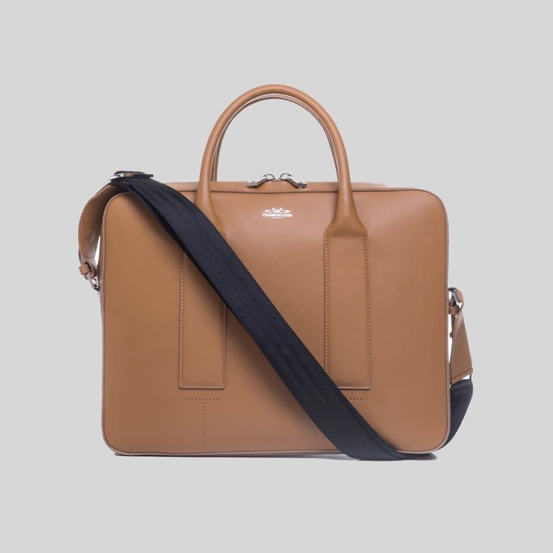 のインスタグラム：「Portanova Collection Laptop Case in caf leather with removeable strap. #tramontanonapoli #tramontano1865」