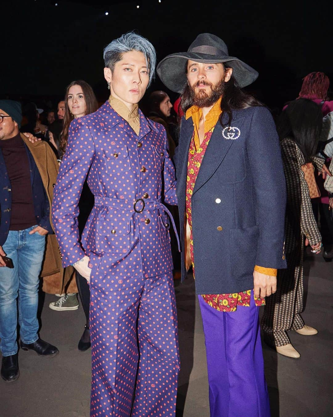 雅-MIYAVI-さんのインスタグラム写真 - (雅-MIYAVI-Instagram)「Thank you @Gucci for the invite and such an amazing hospitality. Absolutely stunning show. “Culture with purpose” Big respect!!!!🕺🕺 #GucciFW20 在意大利米兰。感谢热情款待，令人惊艳的时装秀！！！！ グッチ FW 2020 お招きありがとうございました！最高のおもてなしと素晴らしいショーでした。マルコやアレッサンドロの目指す「目的、意思を持った文化づくり」。大いに共感します。クリエイターとしても尊敬しているジャレッドやマークにも会えて良かった！😃そしてゼンくん、改めましてよろしくです！！！！🙌🏻🙌🏻💯」1月15日 20時57分 - miyavi_ishihara