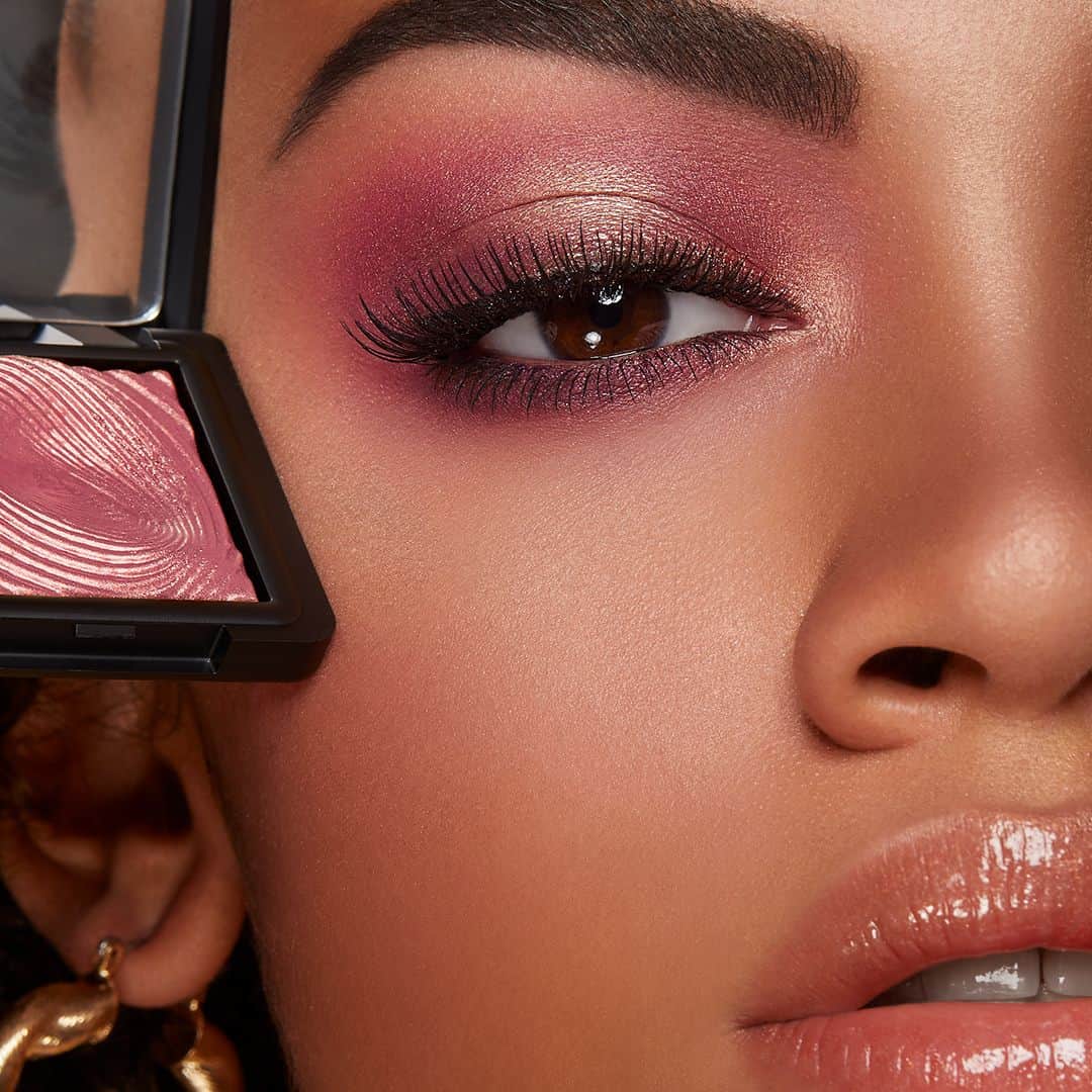 KIKO MILANOさんのインスタグラム写真 - (KIKO MILANOInstagram)「FLAMIN’-GO 🔥 The hottest pink eyeshadow out there!  Water Eyeshadow 208-234-219 - Lasting Precision Automatic Eyeliner And Khôl 16 - Extra Sculpt Volume Mascara - Natural False Lashes - Eyebrow Expert Palette 03 - 3D Hydra Lipgloss 02 - Instamoisture Foundation - Smart Essential Face Palette 02」1月15日 21時00分 - kikomilano